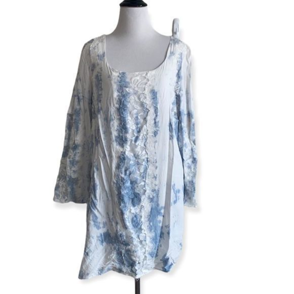 Skies are blue women’s large long sleeved tie dye dress